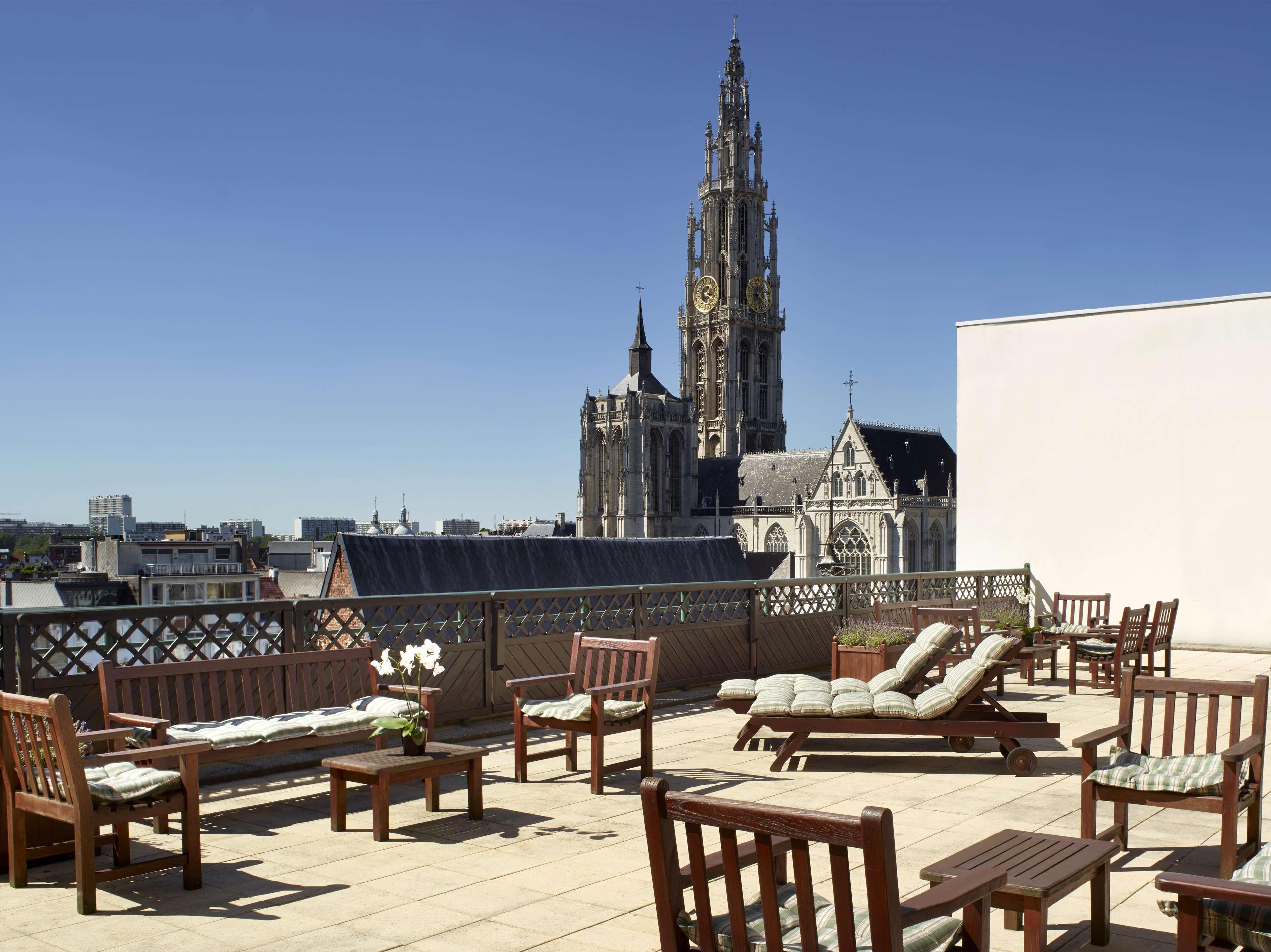 Отель Hilton Antwerp Old Town Экстерьер фото